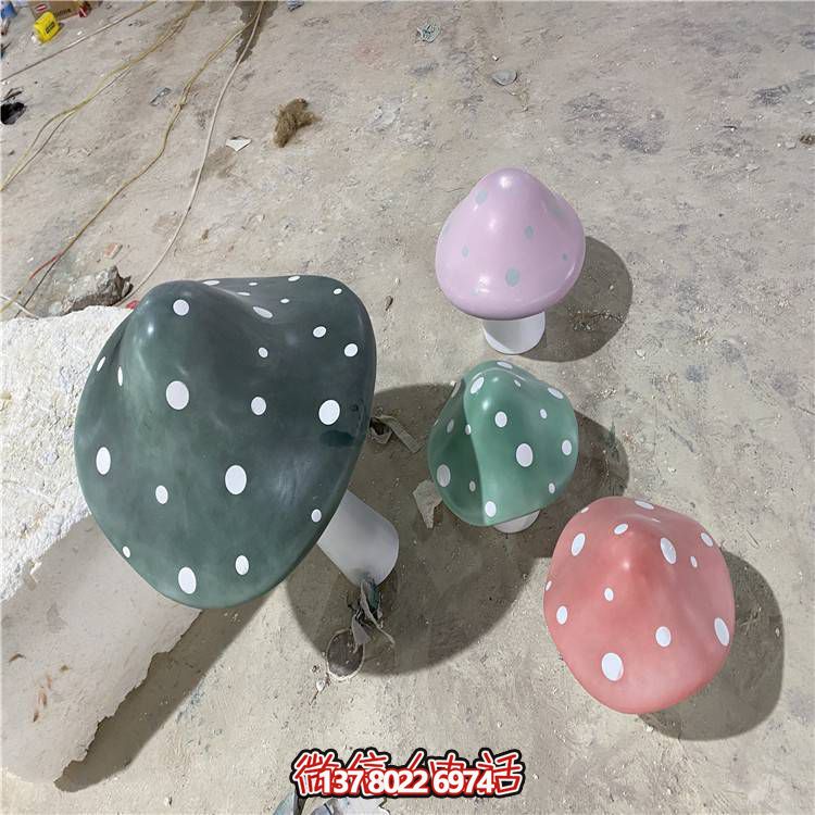 藝術(shù)玻璃鋼卡通蘑菇雕塑，點綴你的公園