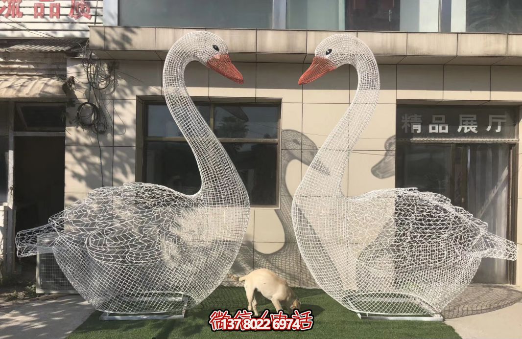 不銹鋼天鵝雕塑，給您的景區(qū)增添一抹優(yōu)雅氣息