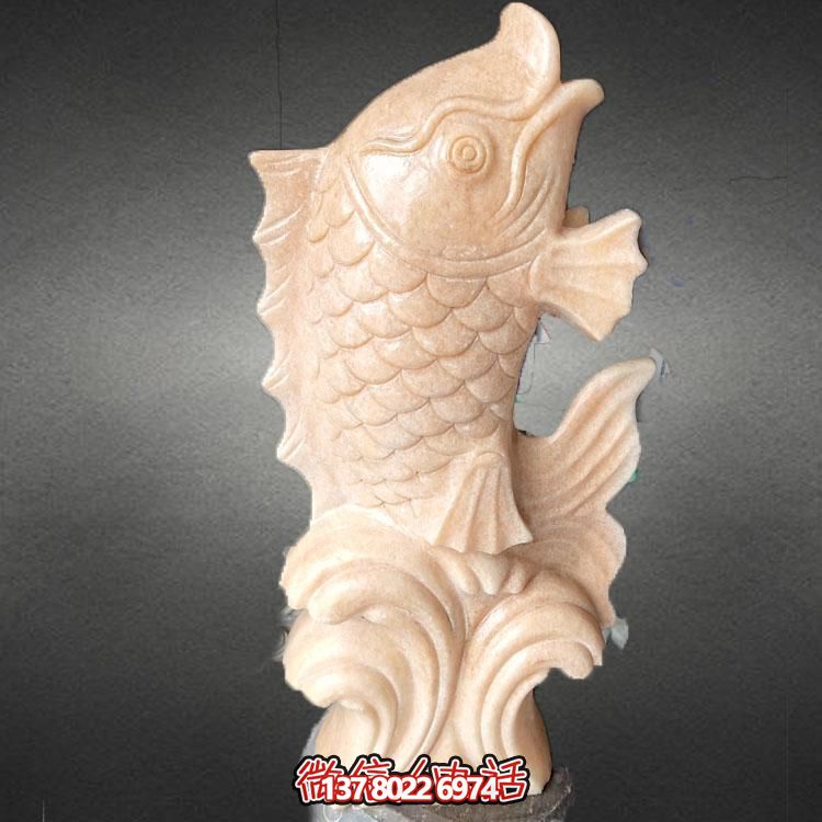 集大理石石雕、水景擺件、鯉魚(yú)雕塑于一體的精美藝術(shù)品