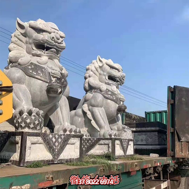青石制大型仿真獅子雕塑，為鎮(zhèn)宅增添獨特魅力