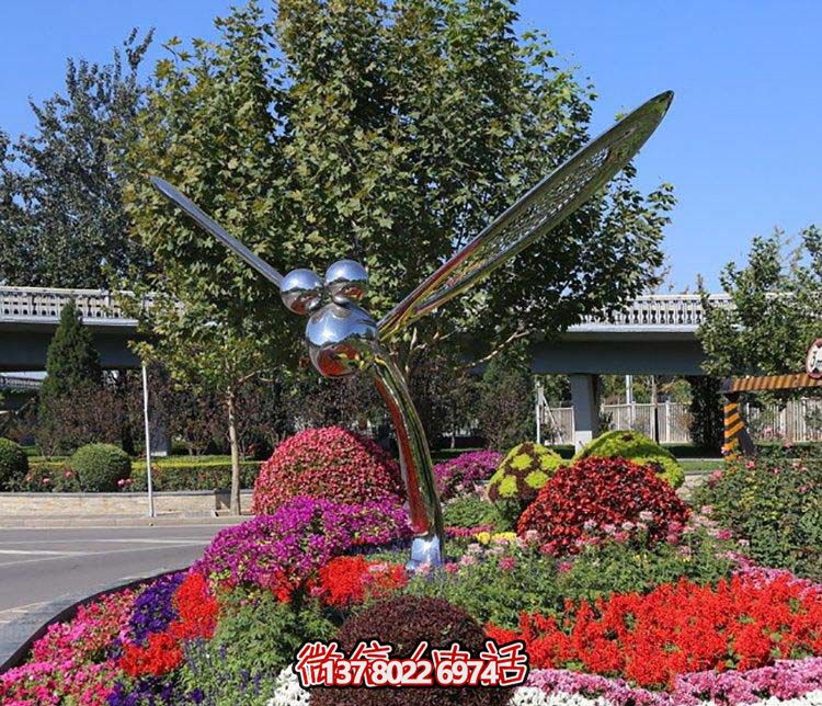 大型不銹鋼蜻蜓雕塑，給城市花園添彩