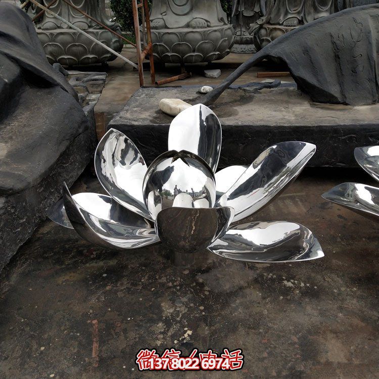 藝術(shù)融入公園，炫彩不銹鋼鏡面荷花雕塑