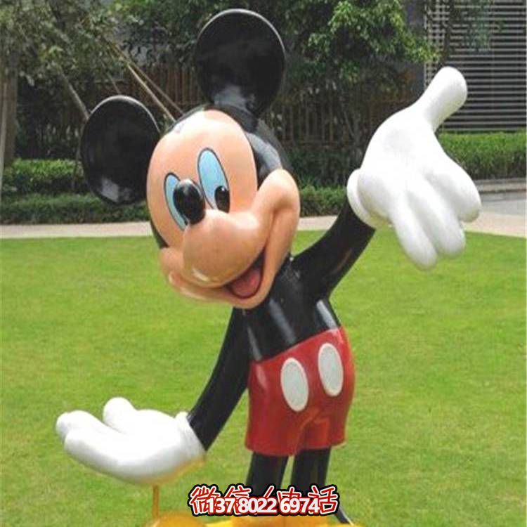 藝術(shù)化大型玻璃鋼米老鼠雕塑，為公園景觀添彩