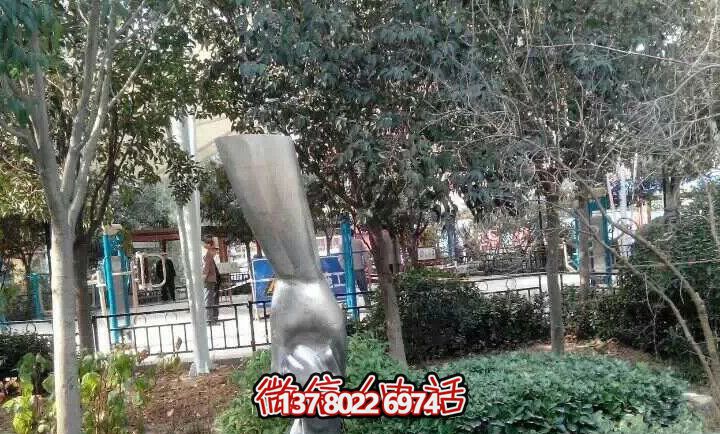 不銹鋼兒童雕塑——讓孩子們?cè)趯W(xué)校里拉大手，拋光小手