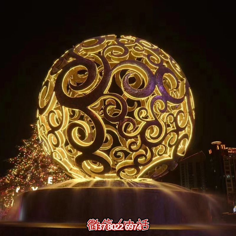 不銹鋼鏤空球雕塑，照亮夜晚的美麗噴泉