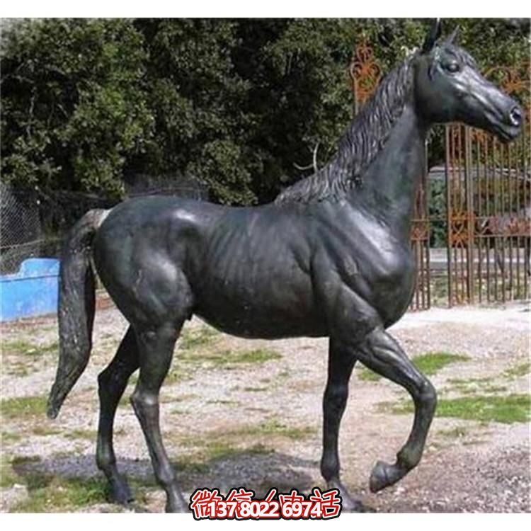 玻璃鋼仿銅馬雕塑，為園林廣場增添獨特魅力