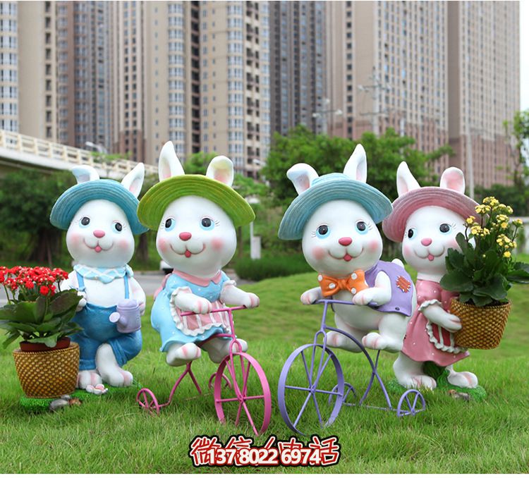 可愛兔子雕塑，為您的草坪添彩