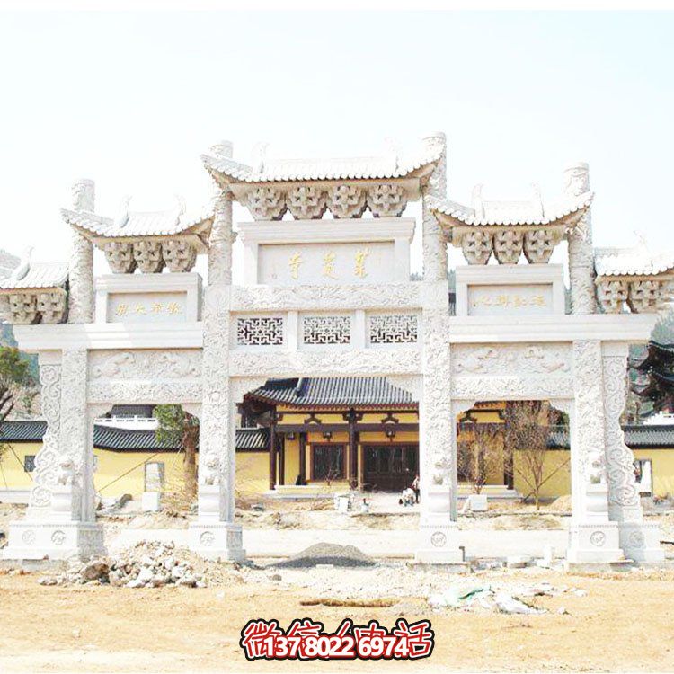 精細(xì)工藝刻石牌坊，裝點(diǎn)小區(qū)村口