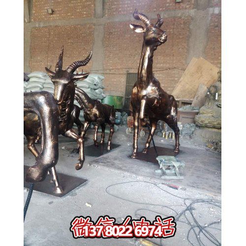 大型梅花鹿銅雕雕塑，裝點(diǎn)別墅小區(qū)