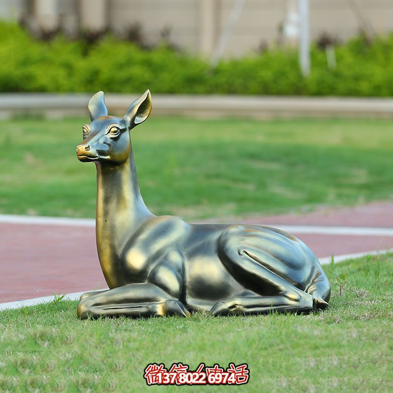不銹鋼仿銅睡鹿雕塑，點(diǎn)綴戶外廣場(chǎng)草坪