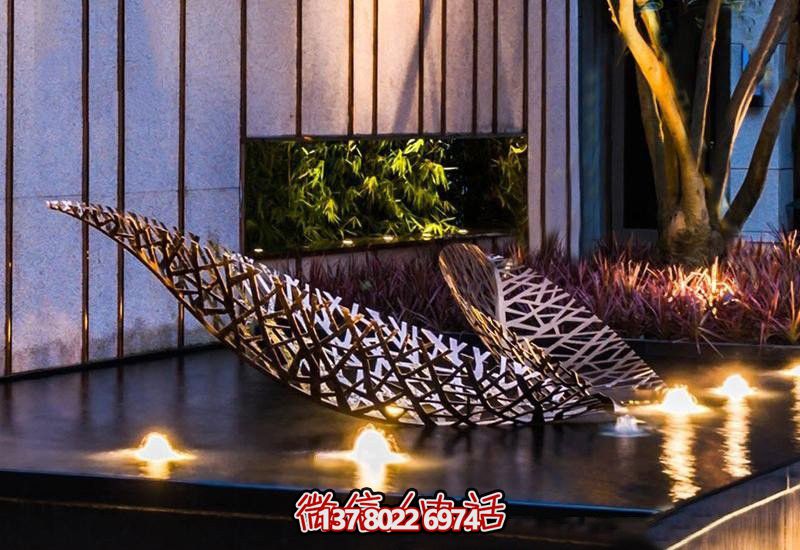 不銹鋼樹葉鏤空雕塑，給戶外和酒店環(huán)境帶來優(yōu)雅氣息