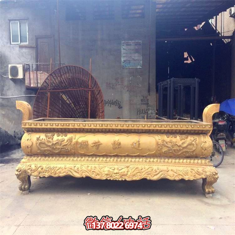 平口鍍金仿古香爐，為寺廟和戶外添彩