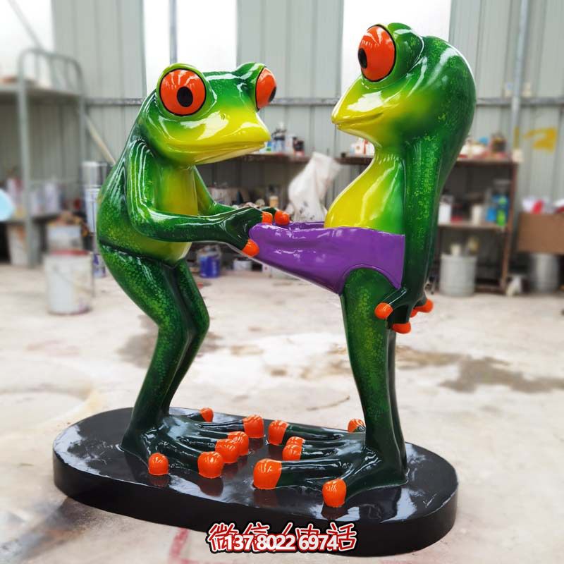逗趣玻璃鋼青蛙雕塑，為景區(qū)增色不只
