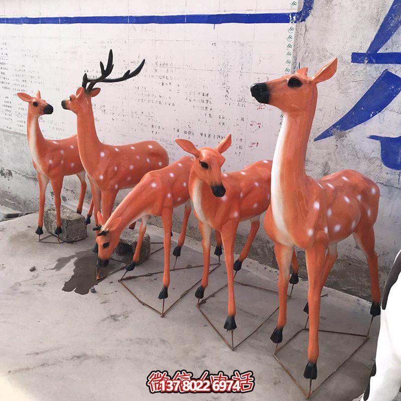 彩繪玻璃鋼雕塑鹿，靜謐優(yōu)雅完美綻放