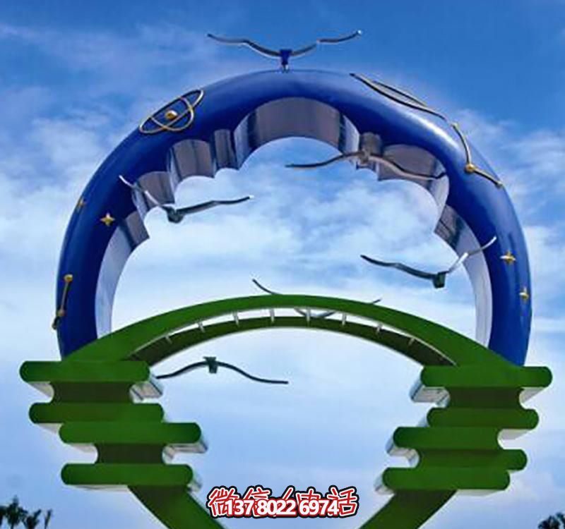 不銹鋼雕塑裝置給城市抽象拱門(mén)帶來(lái)烤漆精致