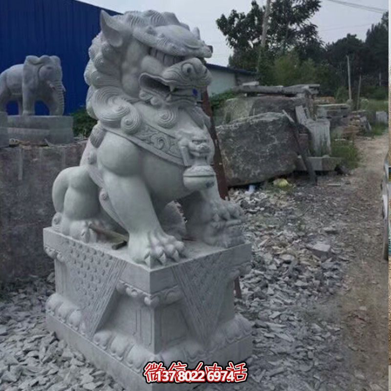 獅子雕塑鎮(zhèn)宅辟邪，美觀大方