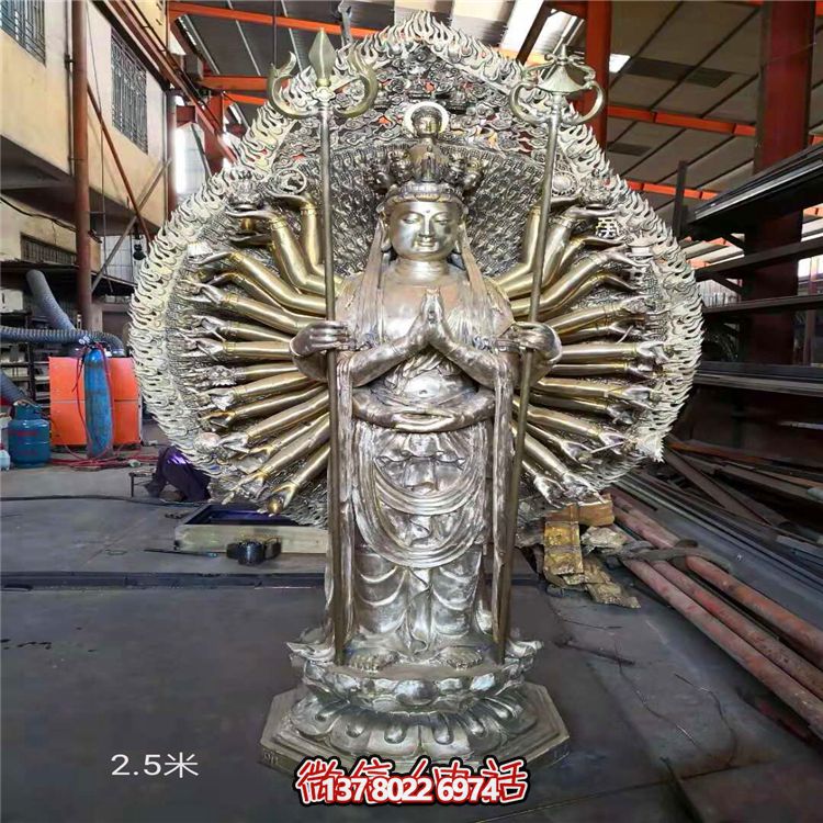 游覽千手觀音大型景觀雕塑，探索本土古代寺廟文化