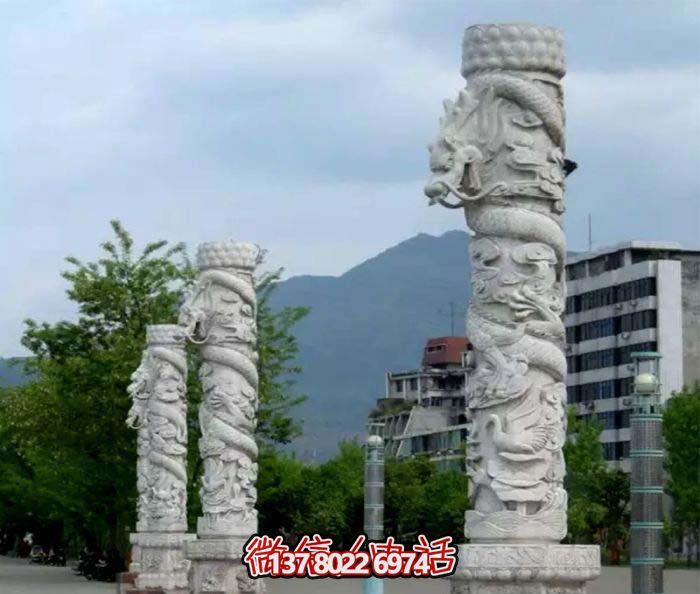 集大理石、石雕、龍柱于一體的大理景觀廣場