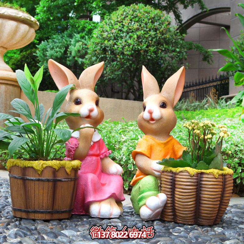 彩繪玻璃鋼兔子雕塑，點綴戶外公園裝飾