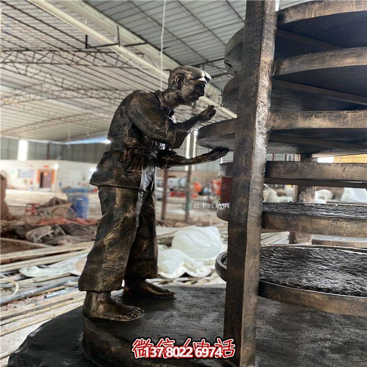 玻璃鋼仿銅人物擺件，點(diǎn)綴戶外園林景觀