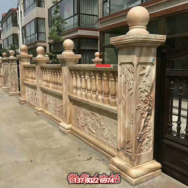 紅色浮雕圍墻欄板裝點(diǎn)別墅，守護(hù)晚霞之美