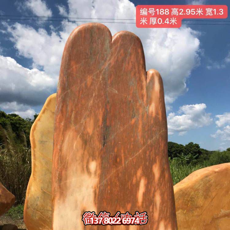 大型黃蠟景觀石雕塑，點綴自然美景