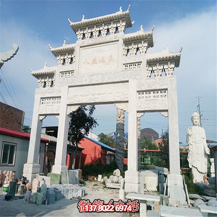 手工制作的大理石牌坊石雕，讓鄉(xiāng)鎮(zhèn)村口更加美觀