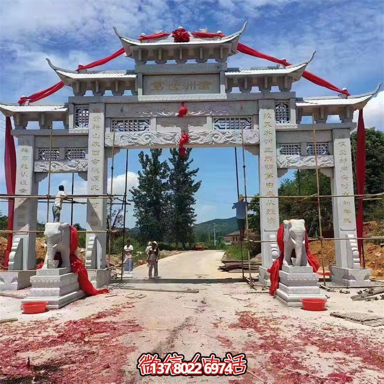 集道路四柱、花崗巖、花崗石雕和牌樓于一體的精美絕倫藝術(shù)品