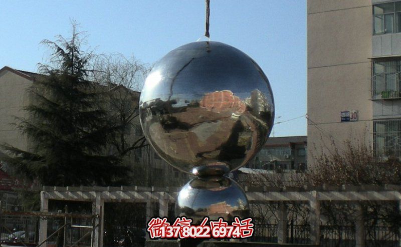 不銹鋼球體雕塑，鏡面反光，室外裝點(diǎn)美化