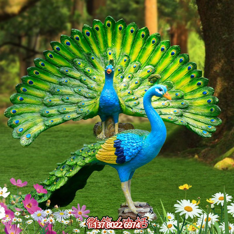 玻璃鋼彩繪孔雀雕塑，為公園草地增添靈動之美
