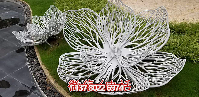 不銹鋼蓮花雕塑，鐵藝裝點(diǎn)戶外廣場(chǎng)
