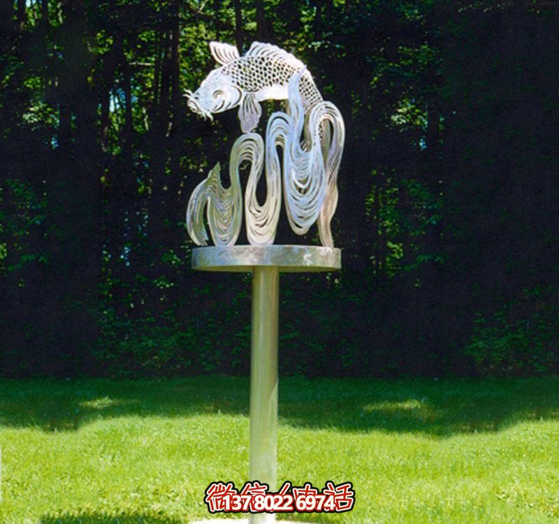 鏤空雕塑鯉魚，創(chuàng)意擺放公園裝飾