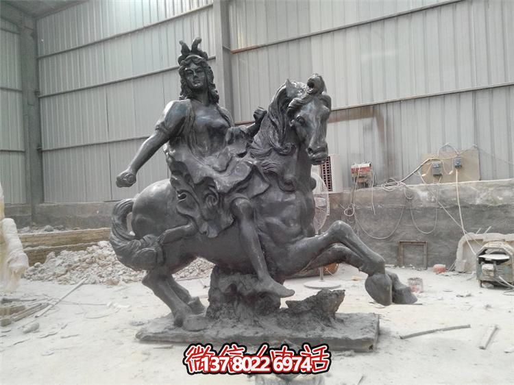 超越傳統(tǒng)，探索未知的玻璃鋼騎馬擺件