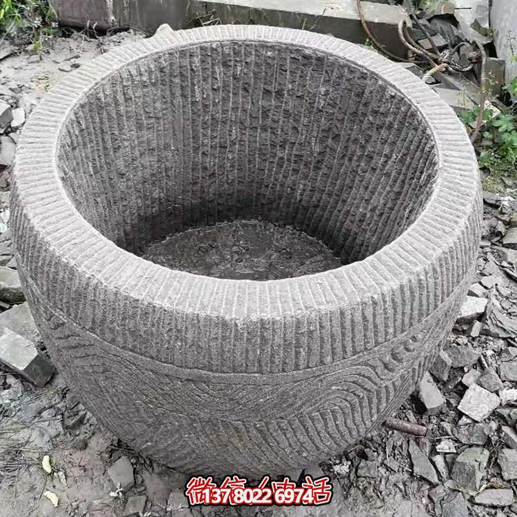 古老石槽，精致圓形養(yǎng)魚水缸