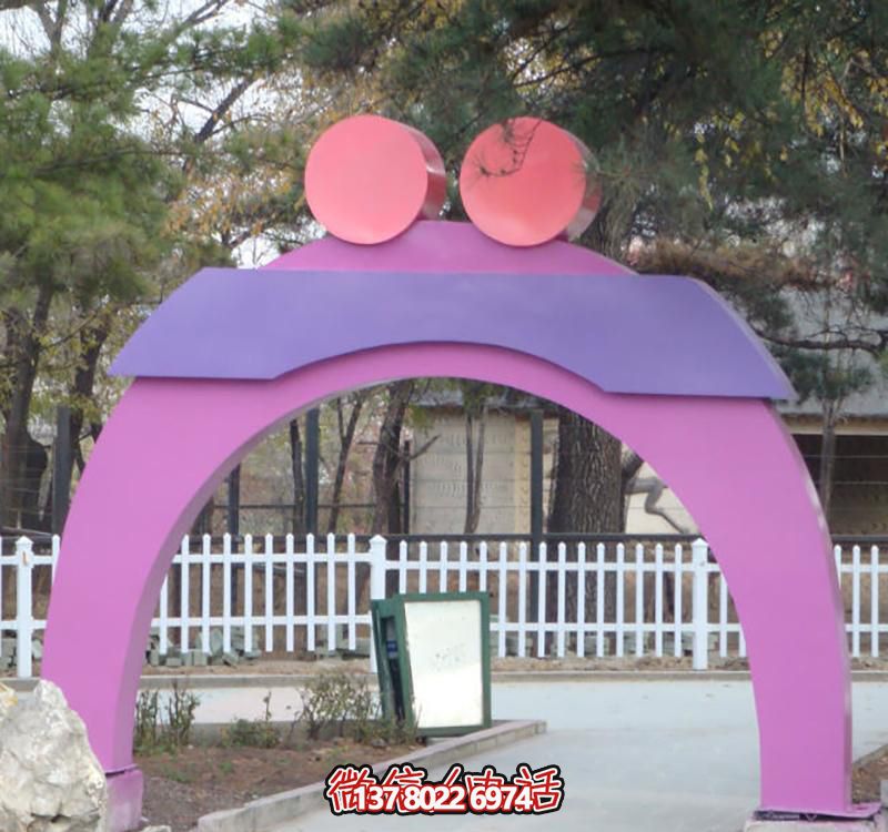 創(chuàng)意玻璃鋼愛(ài)心雕塑，裝點(diǎn)城市公園