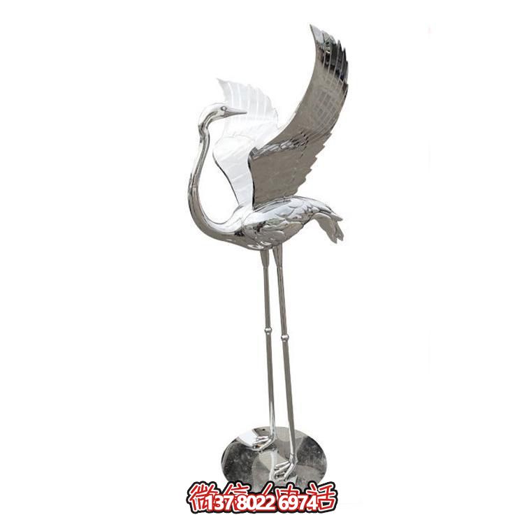 鏡面不銹鋼仙鶴雕塑，質(zhì)樸自然，展翅回頭