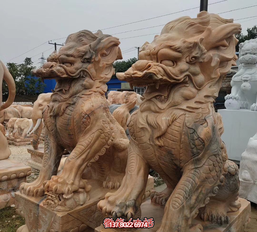 大型黃蠟石麒麟雕塑，點(diǎn)綴廣場(chǎng)景觀