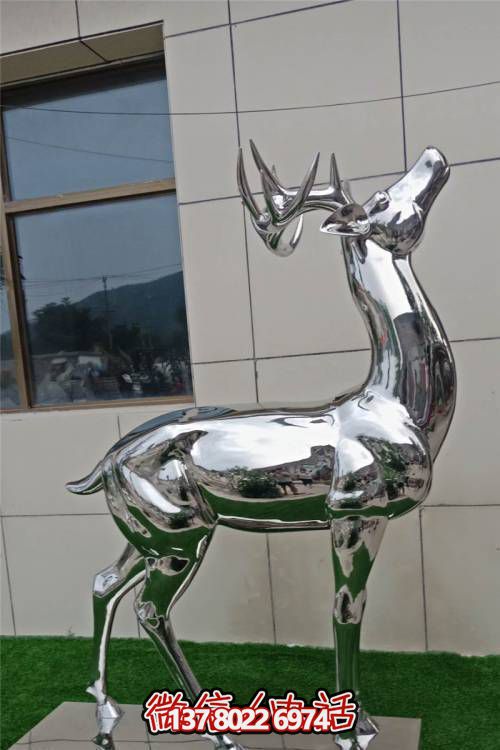 鏡面不銹鋼裝飾別墅小區(qū)，為景觀鹿提供寧靜安家之所