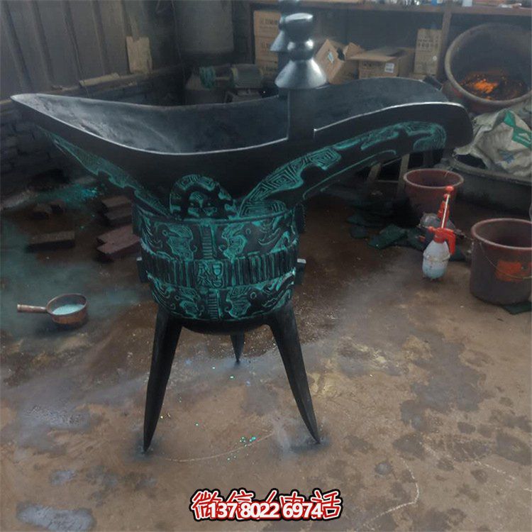 青銅仿古器皿，景觀雕塑擺放，點(diǎn)綴景區(qū)園林