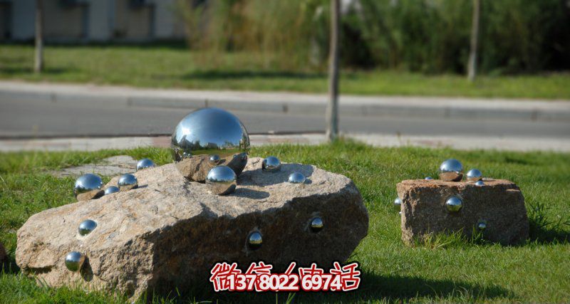 雕塑般的不銹鋼球體，帶給您不一樣的公園創(chuàng)意