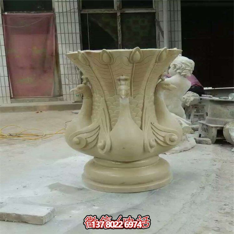 石雕孔雀歐式花盆，讓你的小區(qū)別墅園林更添精致