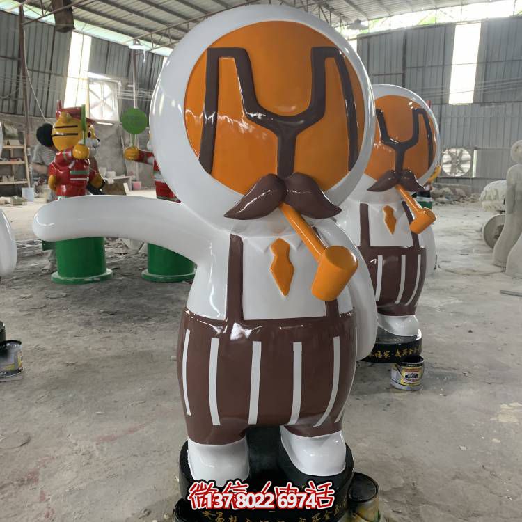 玻璃鋼卡通人物雕塑，裝點(diǎn)商場室內(nèi)