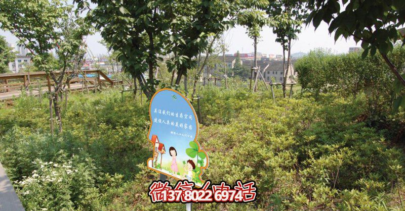 卡通不銹鋼環(huán)境愛護(hù)標(biāo)語(yǔ)牌雕塑