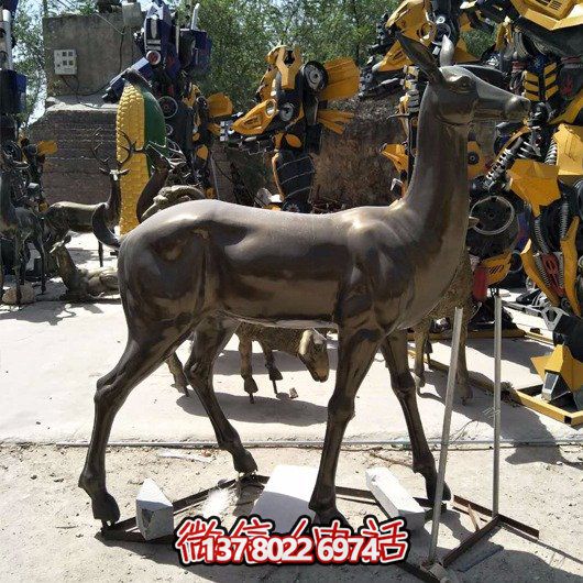 精美雕塑鹿，點(diǎn)綴園林景觀，增添藝術(shù)氣息