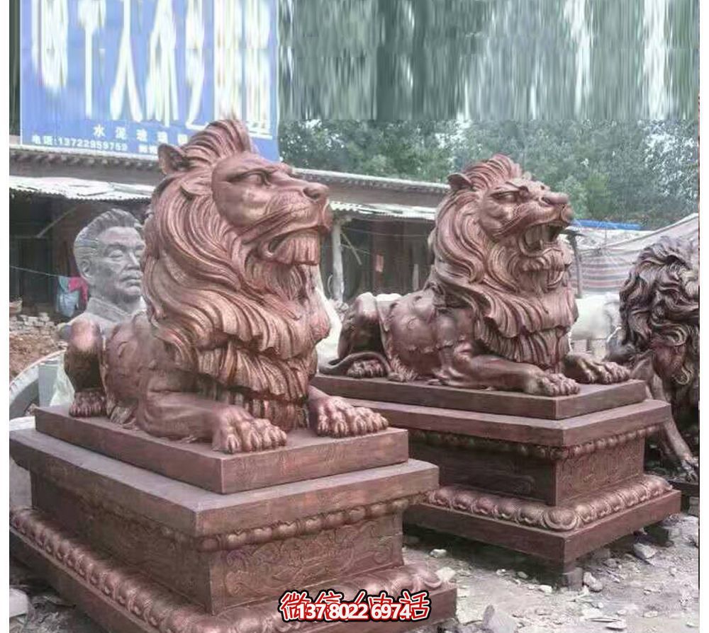 趴窩紅雕獅子仿真雕塑，守護(hù)晚霞鎮(zhèn)宅之美