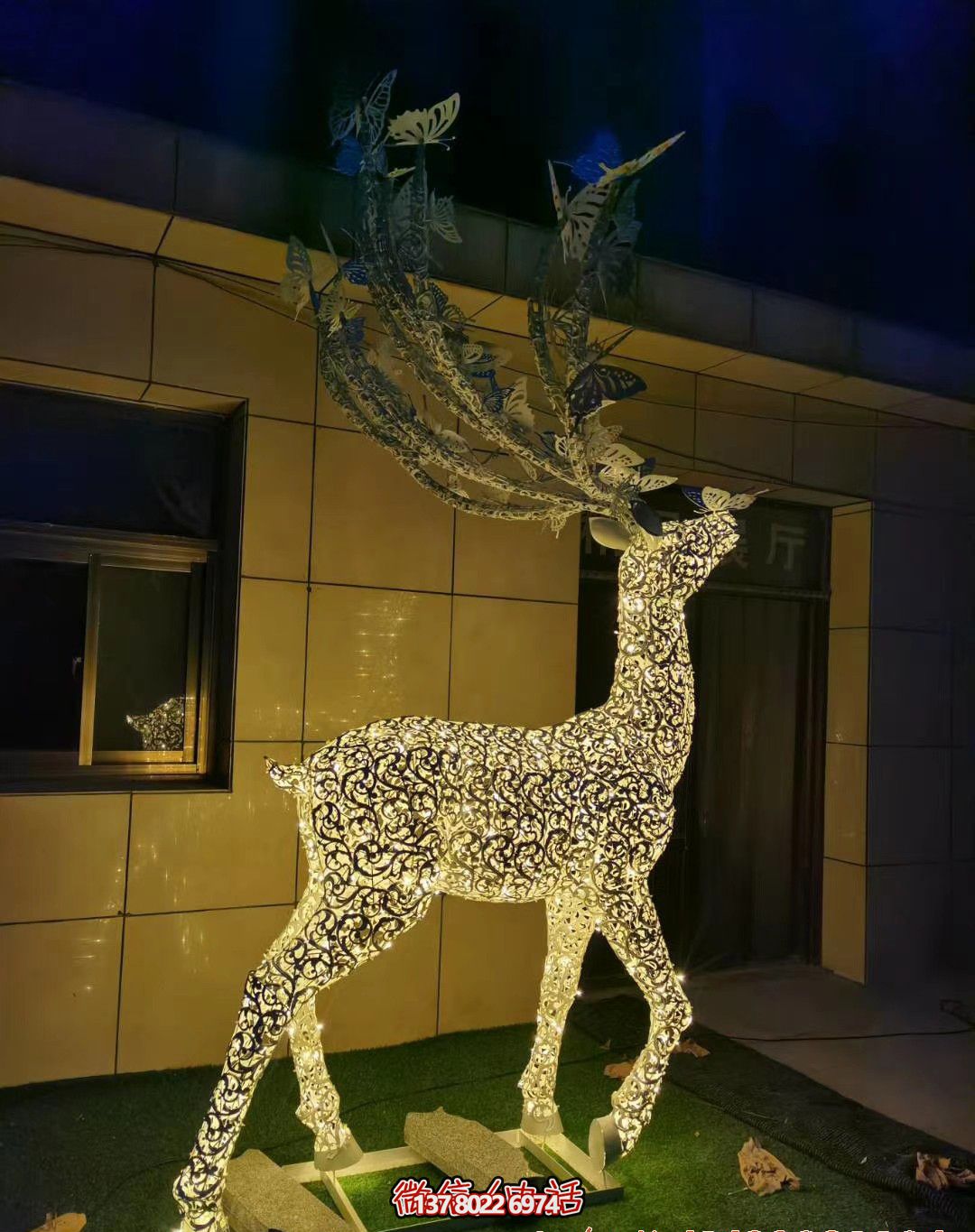 精美不銹鋼梅花鹿雕塑照明裝置，點(diǎn)綴廣場之美