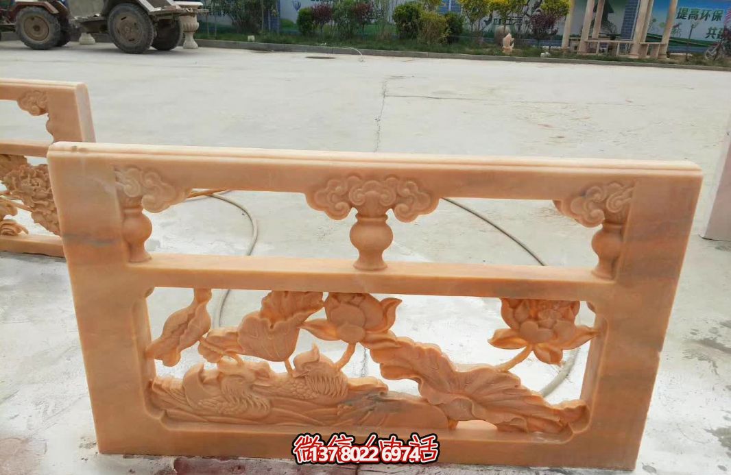 紅色浮雕護(hù)欄，點綴陽臺庭院裝飾