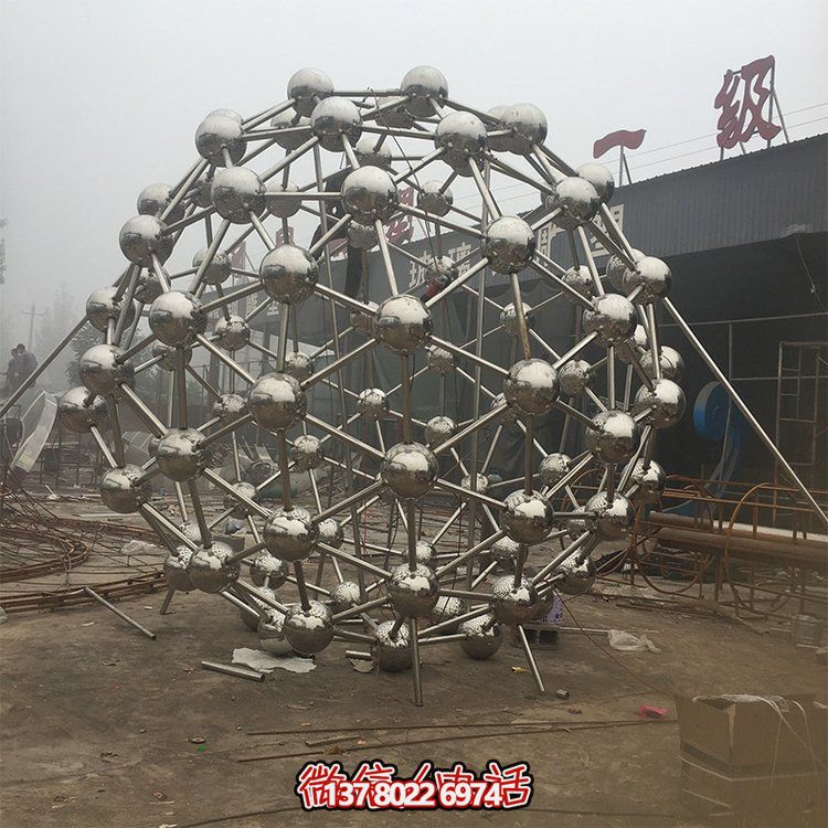 不銹鋼鏤空雕塑，為戶外景觀增添獨(dú)特色彩