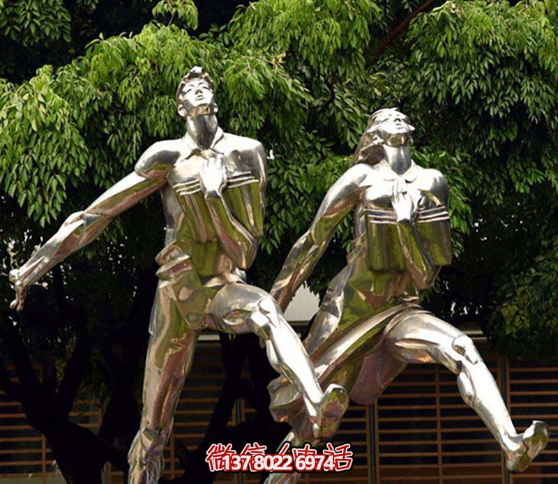 不銹鋼操場雕塑，鏡面反射跑步樂趣