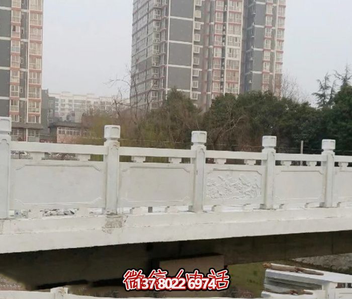 漢白玉鑲嵌欄桿，雕塑點(diǎn)綴美麗小區(qū)公園